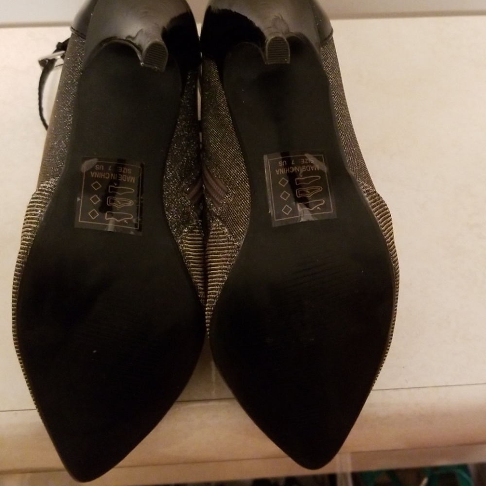 Shoes - Picture 5 of 8